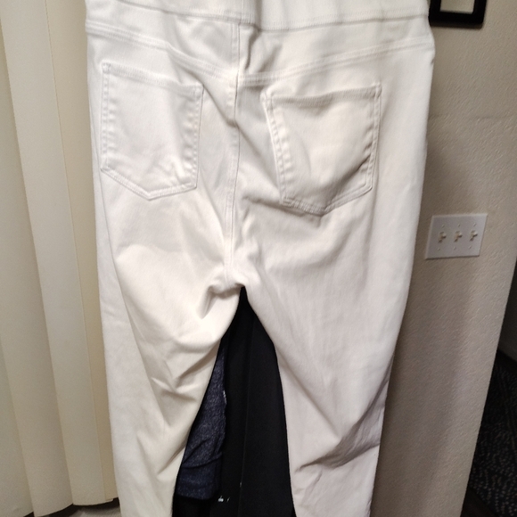 Women's white pants - Picture 3 of 8